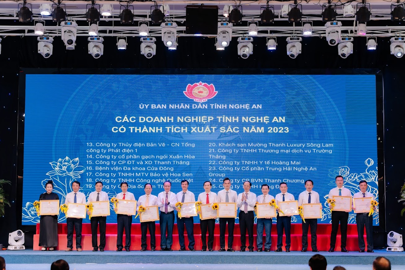 Lễ tôn vinh doanh nghiệp và doanh nhân tiêu biểu tỉnh Nghệ An năm 2023