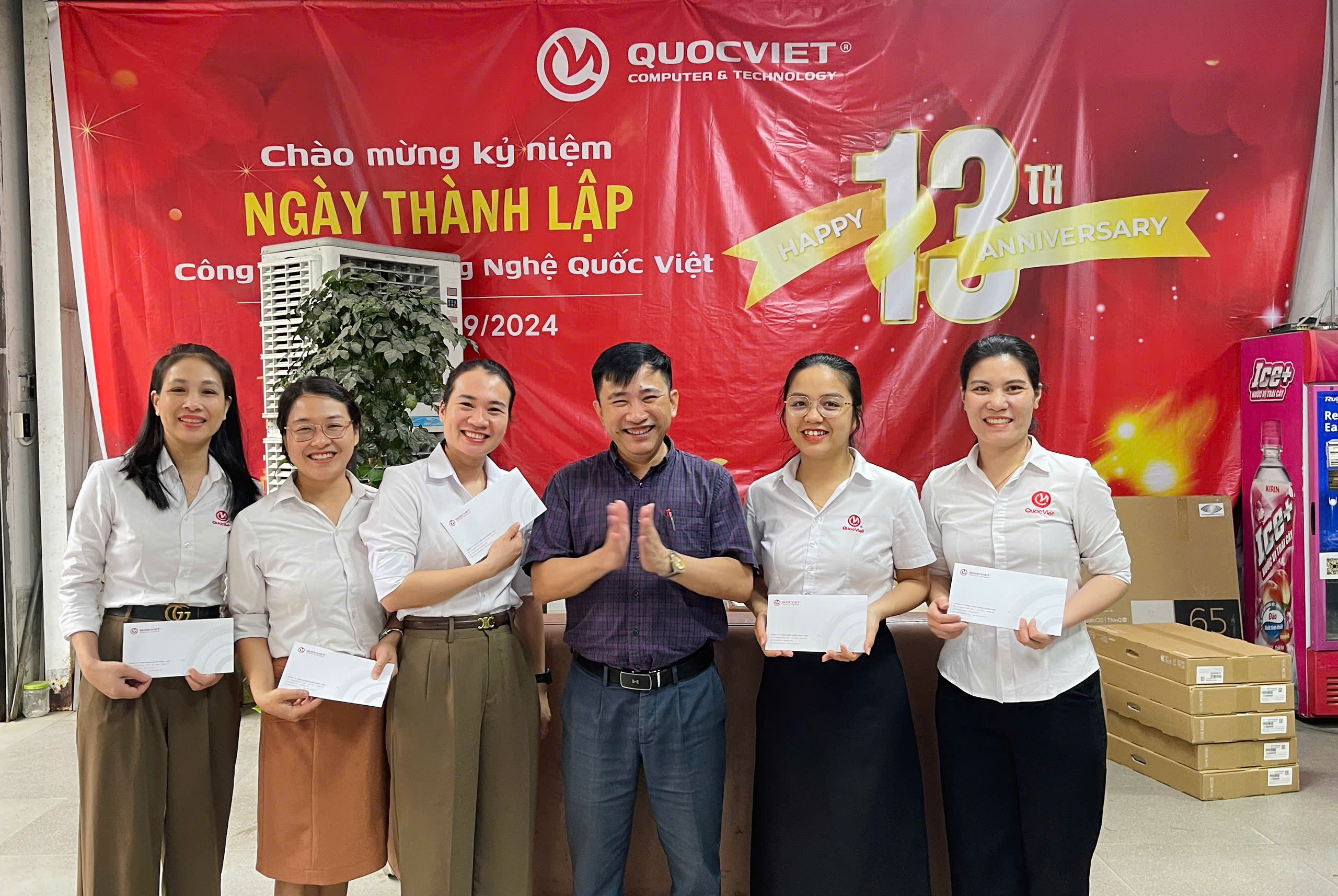 Truyền Thống Trao Tặng Quà – Gắn Kết Giá Trị Bền Vững Tại Quốc Việt