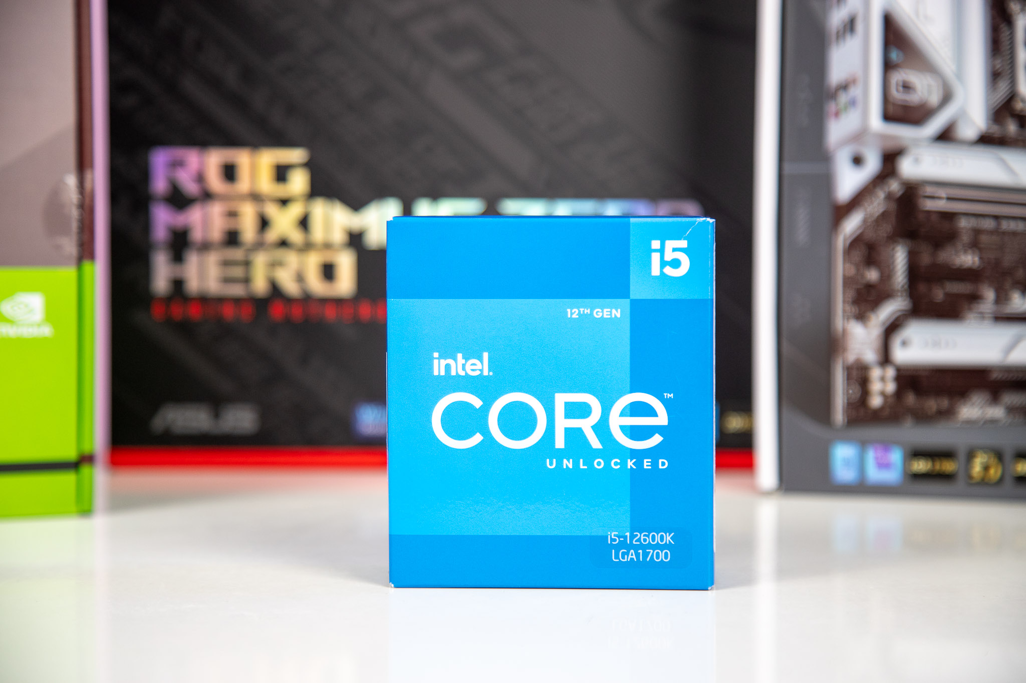 CPU Intel Core i5-12600K (3.7GHz turbo up to 4.9Ghz, 10 nhân 16 luồng, 20MB Cache, 125W) - Socket Intel LGA 1700/Alder Lake) TRAY