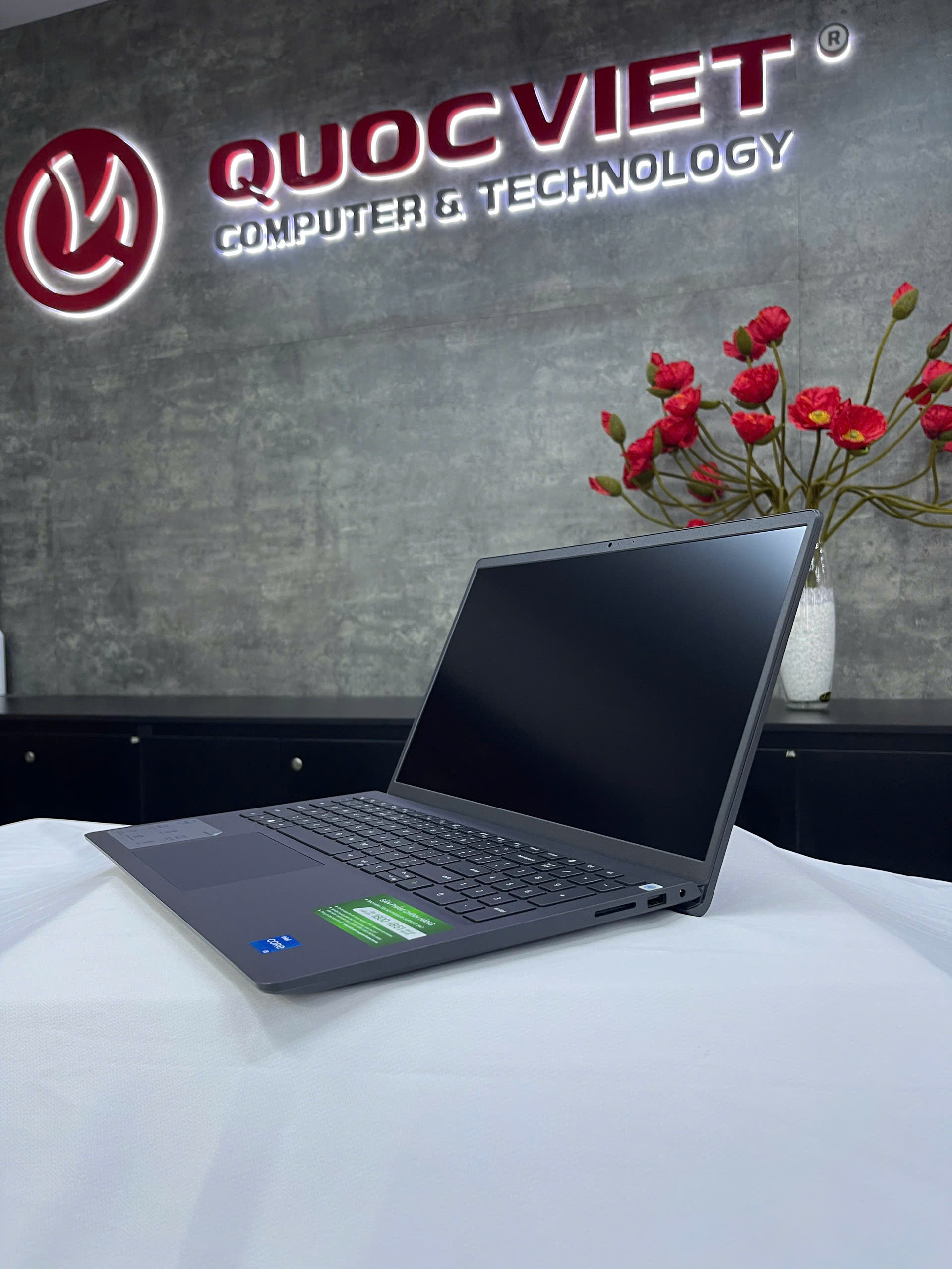 Máy tính xách tay Dell Inspiron 15 3520 71045026 (i5-1235U/ 16GB/ 512GB/15.6 inch FHD/ W11/ Of/ Đen)