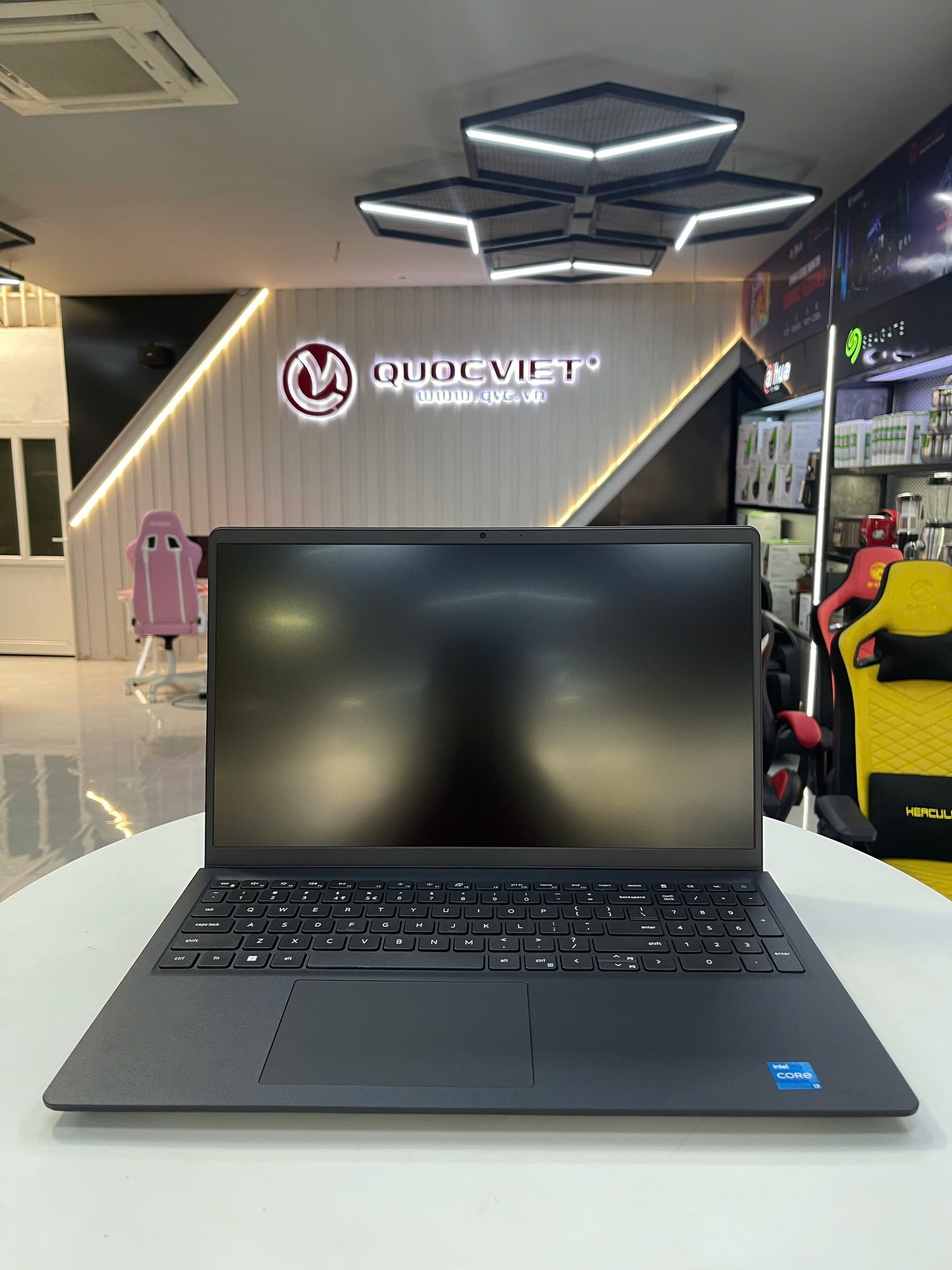 Máy tính xách tay Dell Vostro 3530 (Core i7 1335U/16GB(còn 1 slot)/512GB SSD/15.6 FHD/Black) NK