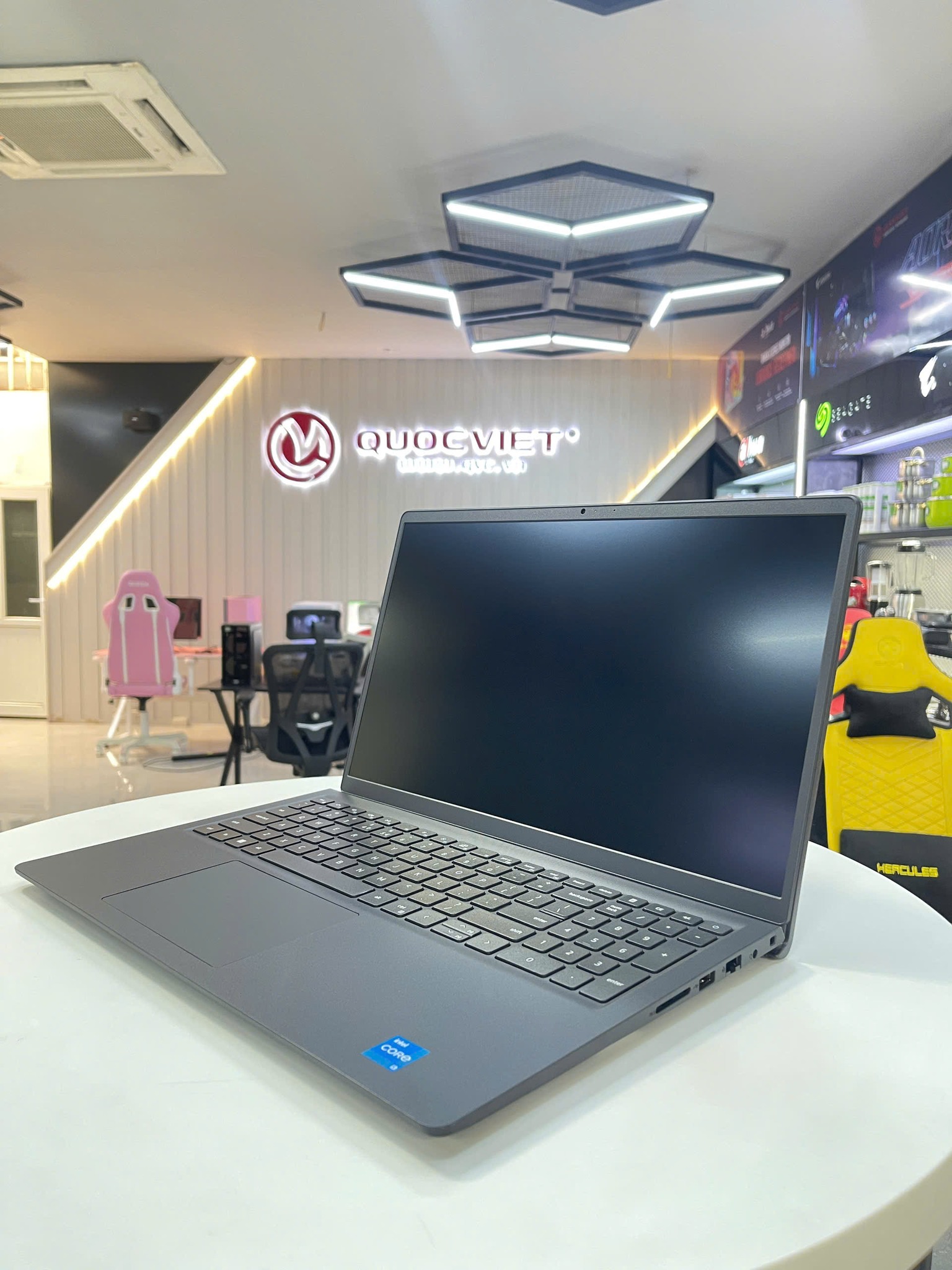 Máy tính xách tay Dell Vostro 3530 (Core i7 1335U/16GB(còn 1 slot)/512GB SSD/15.6 FHD/Black) NK
