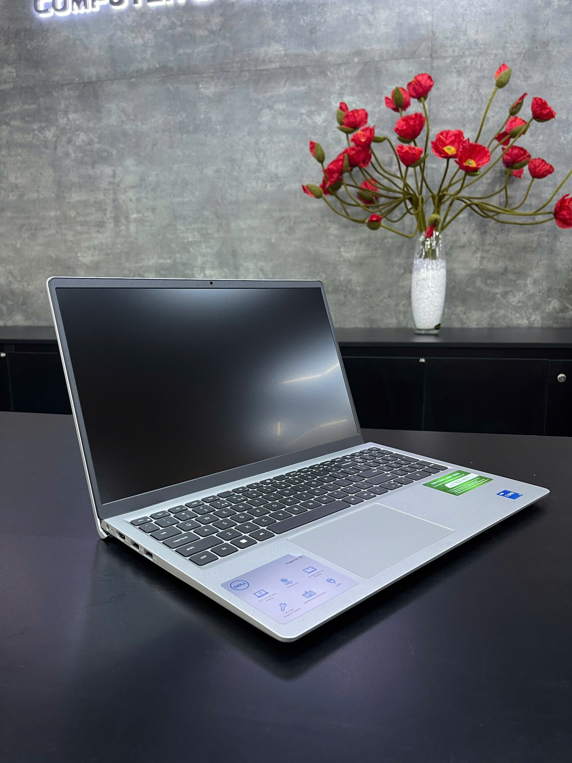 Máy tính xách tay Dell Inspiron 3520 N5I5352W1 (I5 1235U/8G/512GB/WIN 11/OFF24/15.6 INCH FHD/BẠC/1Y) 