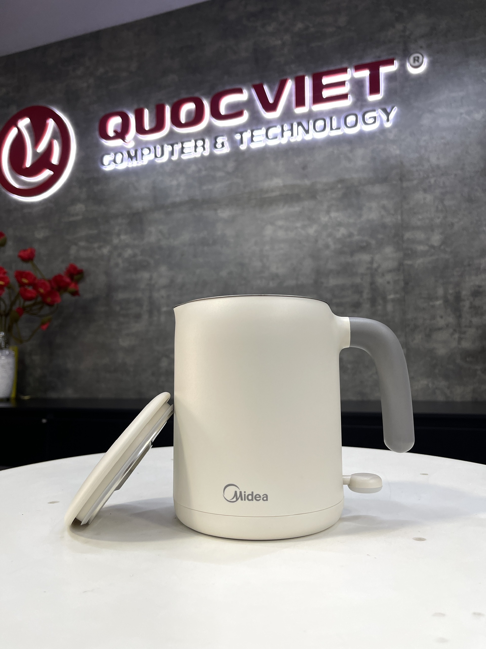 Bình đun siêu tốc Midea 0.6 lít MKE06108ADA