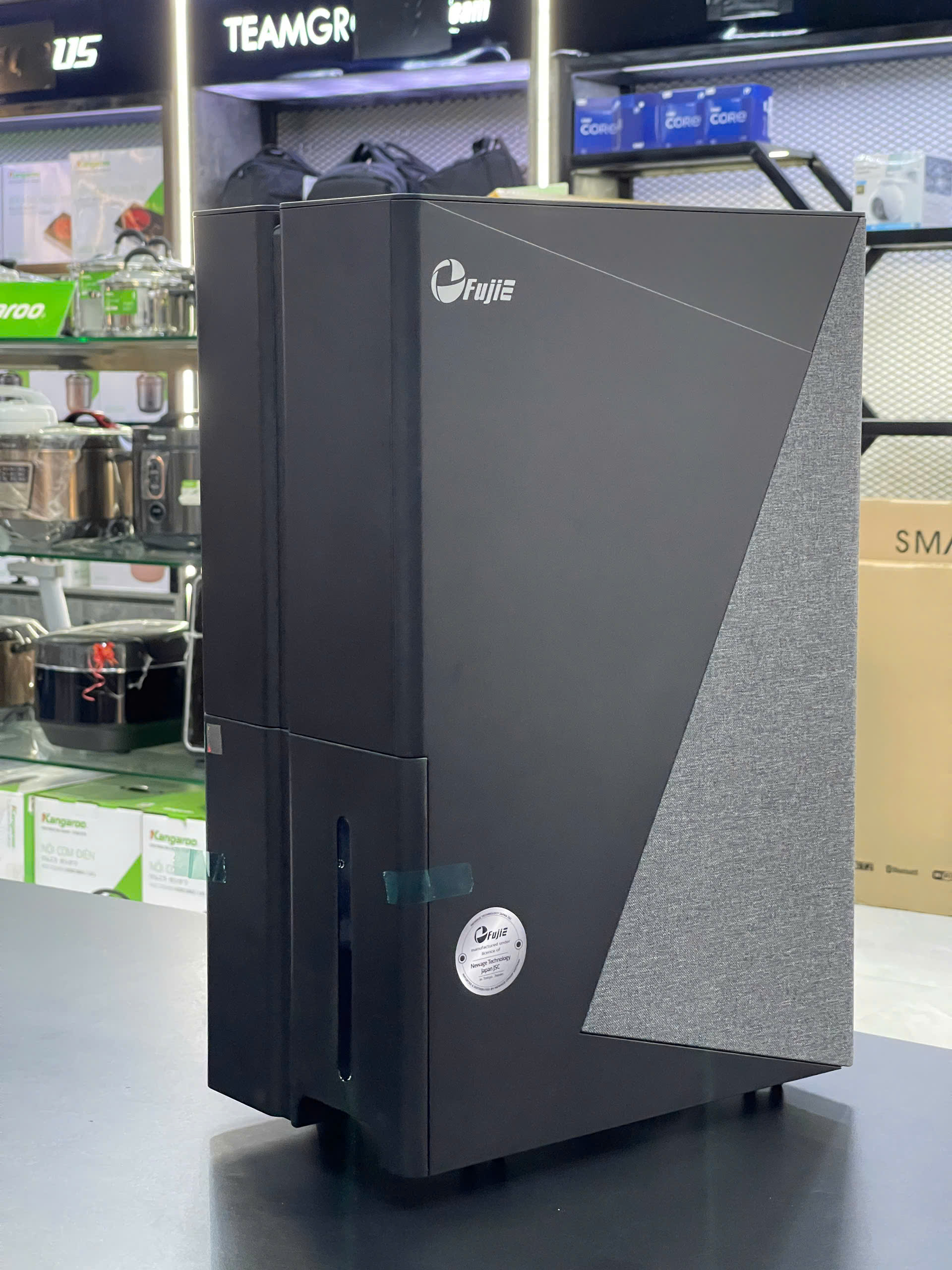 Máy hút ẩm + Lọc không khí Fujie HM-930ED (Công suất 30 lít/ ngày, bình chứa nước thải 5 lít)