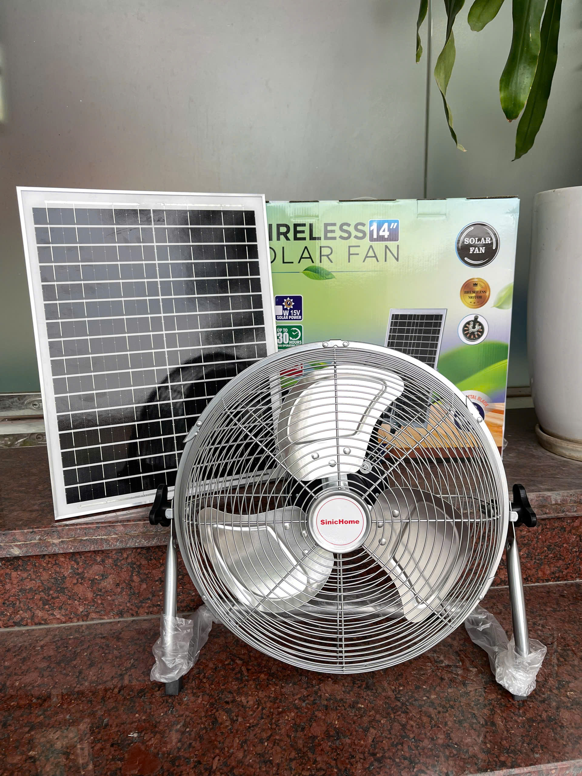 Quạt chân quỳ năng lượng mặt trời + tích điện Sinic QQ-16 Fan